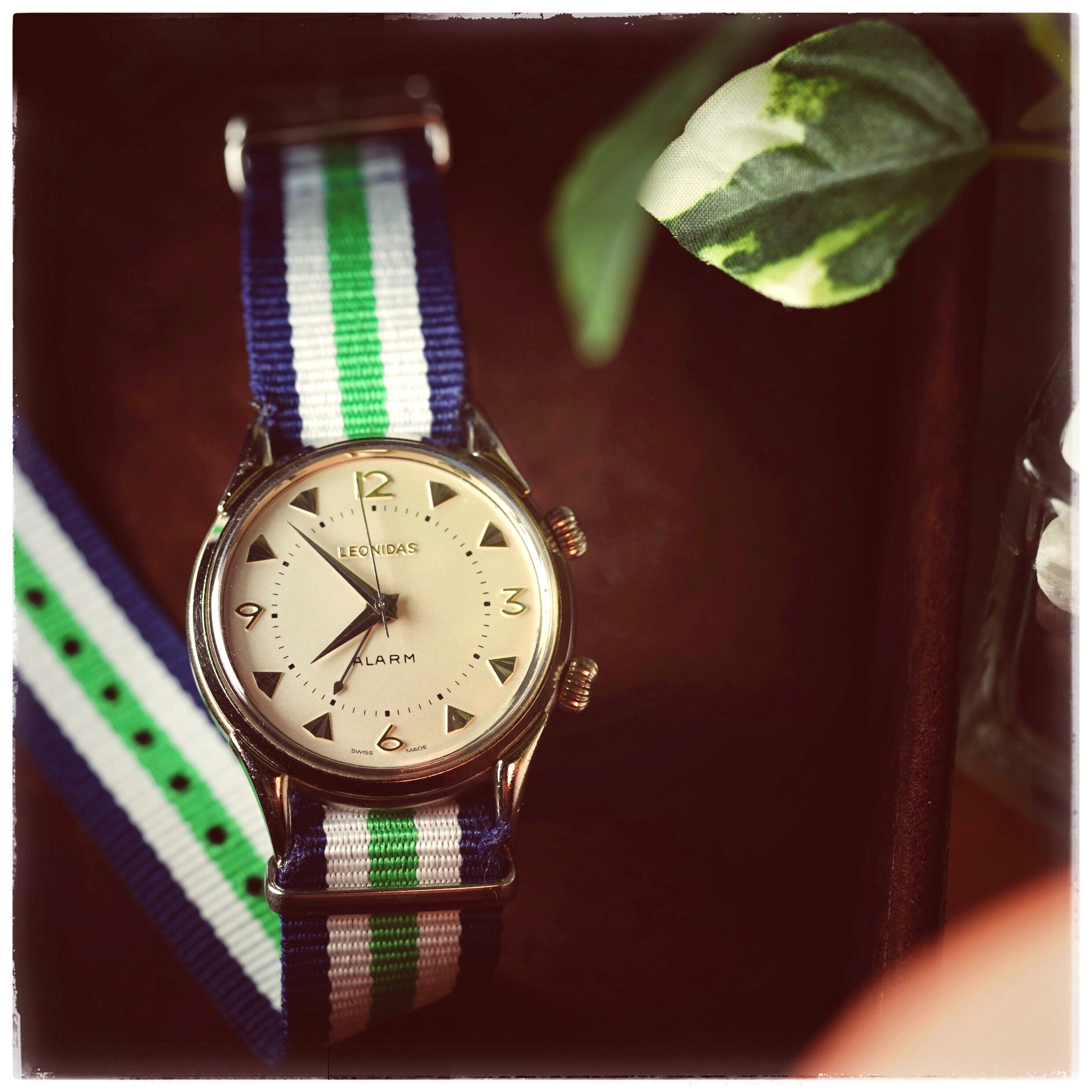 レオニダス　手巻きアラーム時計　NATOストラップ　クラシカルイメージ